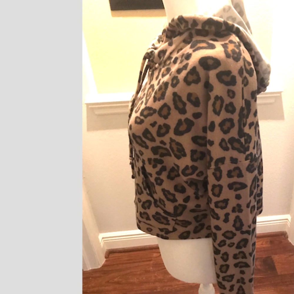 Crop Leopard Top - Picture 6 of 8